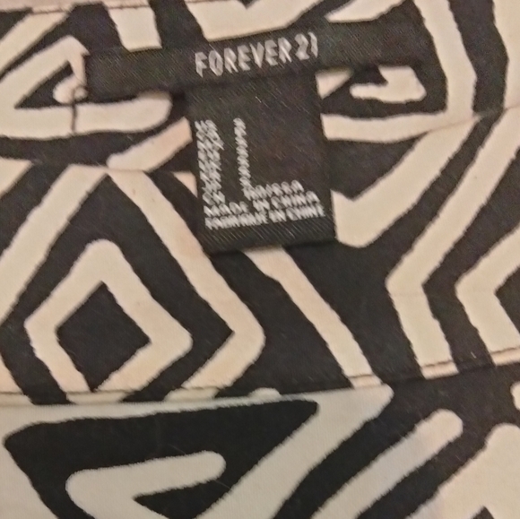 Forever 21 mini skirt size small with back zipper - Picture 3 of 4